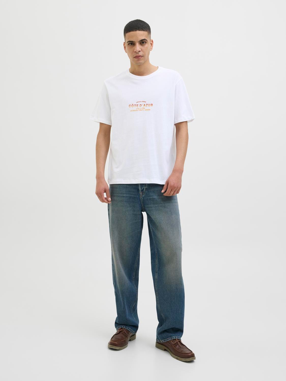 model_shot-front_full